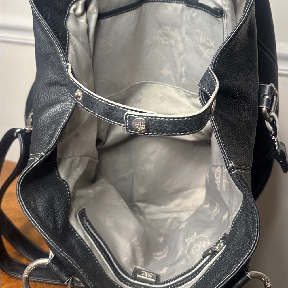 MCM- AUTHENTIC PEBBLED LEATHER EXTRA LARGE HANDBAG - Picture 10 of 15